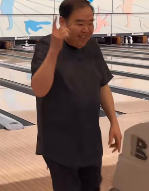 呂良偉約張智霖打保齡球!71歲影帝耐心指導兩人,曾是公開賽冠軍
