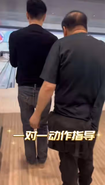 呂良偉約張智霖打保齡球!71歲影帝耐心指導兩人,曾是公開賽冠軍
