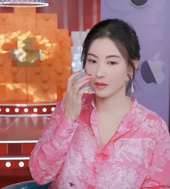 張柏芝大方曬出三胎兒子正臉照,混血基因顏值高!生父已排出華人
