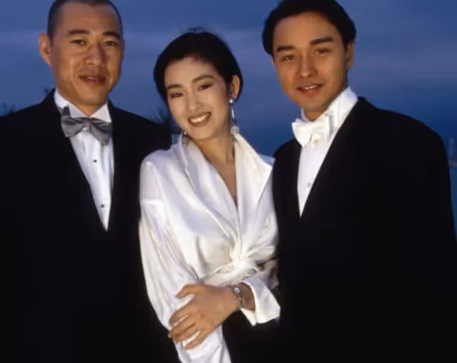 坎城電影節開幕,眾明星亮相,朱一龍卑微鞠躬,蔣夢婕全程冷臉