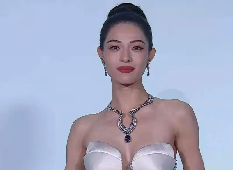 名人走上海紅毯，楊穎時尚，李小冉撞臉，紅毯上青春嫵媚的明星