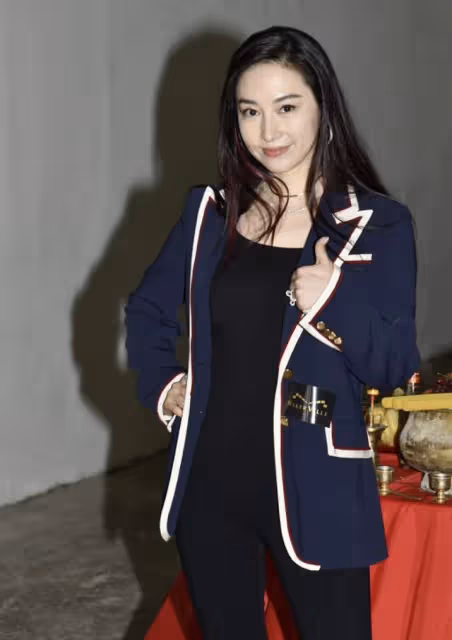 又一港劇開拍!TVB前花旦時隔多年返港參與演出,演富婆陷三角戀
