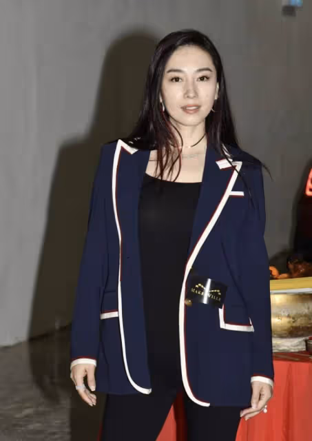 又一港劇開拍!TVB前花旦時隔多年返港參與演出,演富婆陷三角戀