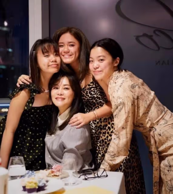 為繼母慶祝節日!知名港星愛女和生母關係疏遠,更曾怒斥其搞新聞