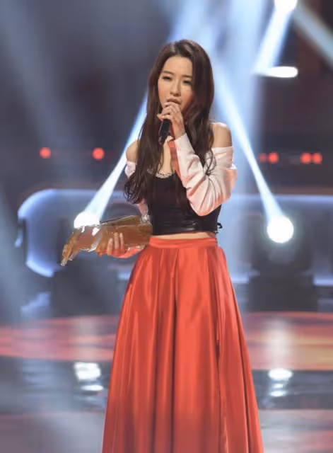 TVB「主題曲一姐」近照曝光！被質疑整容，本人稱是化妝師問題