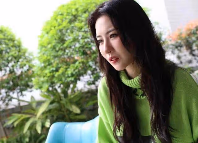 TVB「主題曲一姐」近照曝光！被質疑整容，本人稱是化妝師問題