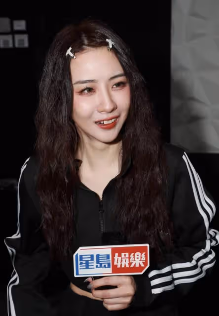 TVB「主題曲一姐」近照曝光！被質疑整容，本人稱是化妝師問題