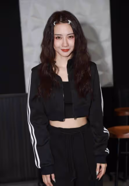 TVB「主題曲一姐」近照曝光！被質疑整容，本人稱是化妝師問題