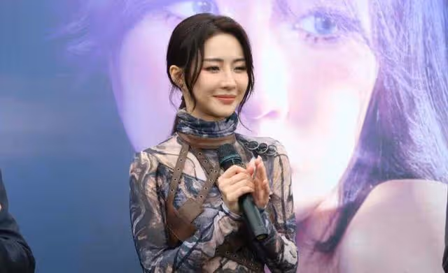 TVB「主題曲一姐」近照曝光!被質疑整容,本人稱是化妝師問題