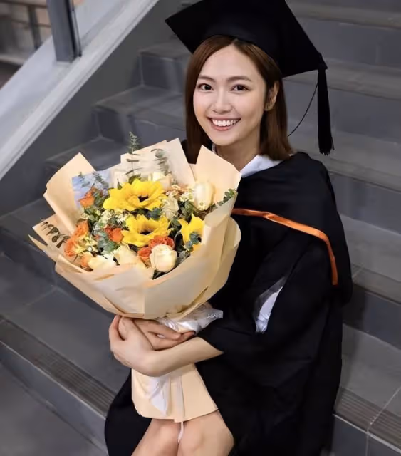 恭喜!TVB力捧小花曬畢業照,頭戴四方帽獲多位圈中人送祝福