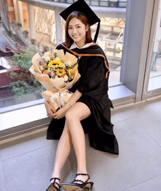 恭喜!TVB力捧小花曬畢業照,頭戴四方帽獲多位圈中人送祝福