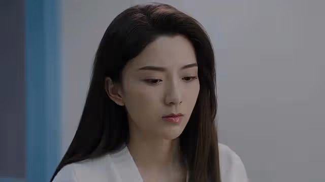 TVB新人女星新劇犧牲大,角色遭繼父非禮,被摸腿摸腰也無怨言