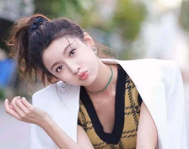 TVB知名女星顏值突然飆升,皮膚變白五官顯精緻,上位成公司一姐