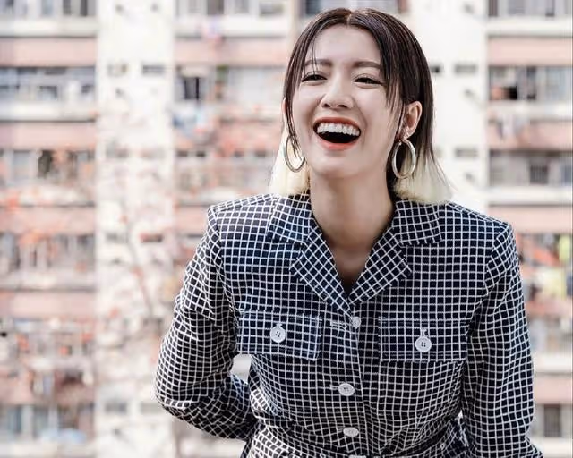 TVB知名女星顏值突然飆升,皮膚變白五官顯精緻,上位成公司一姐