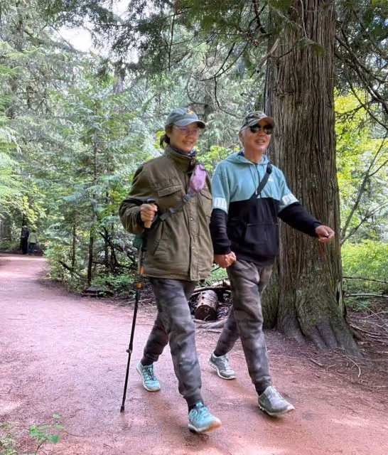 張金玲老態龍鍾,和姜黎黎同框就像兩代人,看不出只有三歲只差!