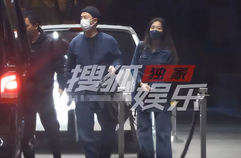 黃軒與ABC女友穿情侶裝住酒店,貼心幫拿水杯,傳已過完天價大禮