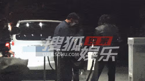 黃軒與ABC女友穿情侶裝住酒店,貼心幫拿水杯,傳已過完天價大禮