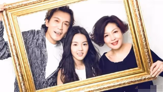 李詠女兒大學畢業!哈文曬照表示欣慰,已有演員作品,期待回國