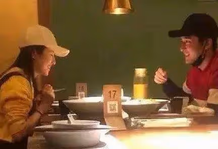 張新成李蘭迪戀情又添錘！女方曬照偷偷秀恩愛，戀愛六年感情穩定