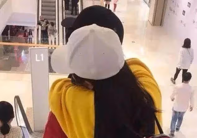 張新成李蘭迪戀情又添錘！女方曬照偷偷秀恩愛，戀愛六年感情穩定