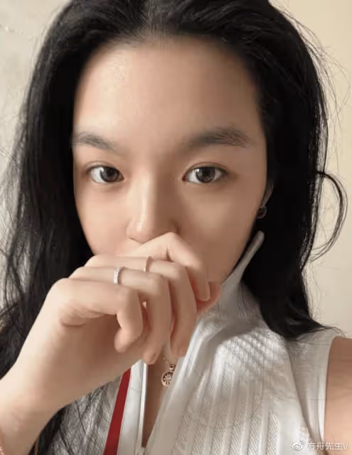 李詠21歲女兒大學畢業!在美國提前一年完成學業,哈文比她還開心