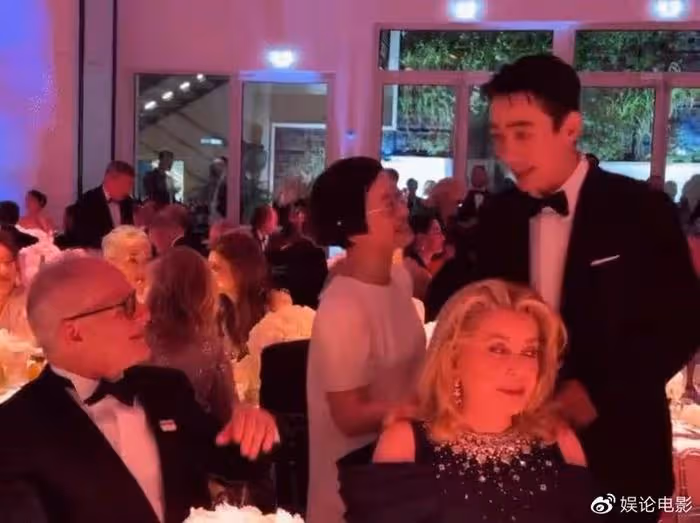 朱一龍成外媒最時尚男星,和老同學高葉相聚紅毯,開啟社交模式
