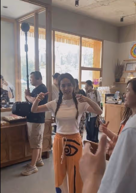蔡依林現身咖啡店,不會用手機支付惹爭議,被吐槽沒見過世面