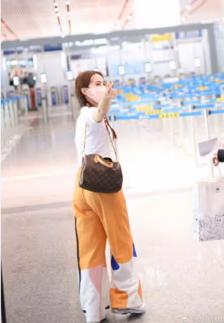 蔡依林現身咖啡店,不會用手機支付惹爭議,被吐槽沒見過世面