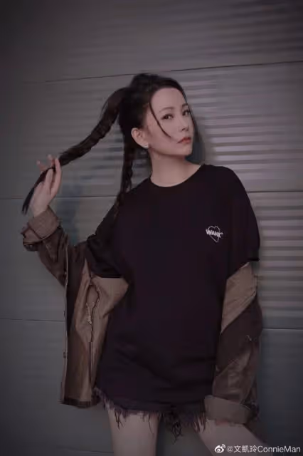 「晶女郎」憑《一舞傾城》再次出圈!曾一脫成名,是港大高材生