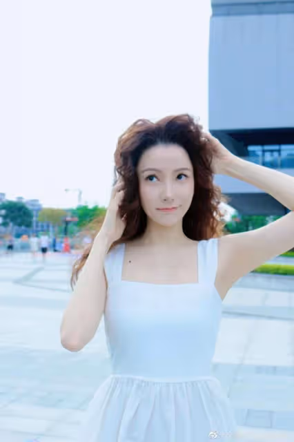 「晶女郎」憑《一舞傾城》再次出圈!曾一脫成名,是港大高材生