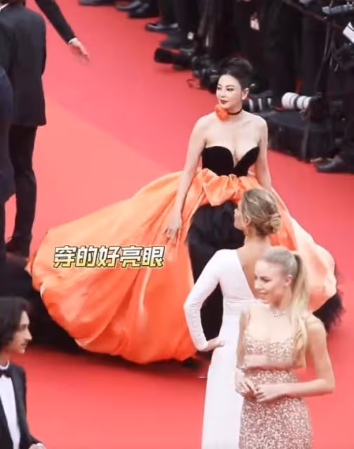 坎城紅毯:張雨綺細節大膽,蔣夢婕好尷尬,女星真空上陣放飛自我