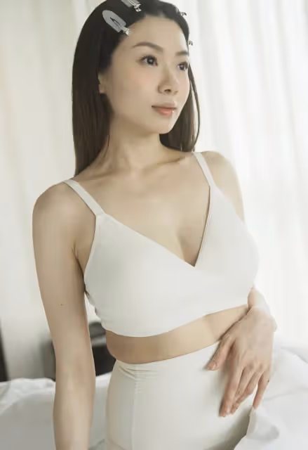 程曉玥曬豪華月子生活1天吃6餐,寶寶享足底按摩,吳千語現身看望