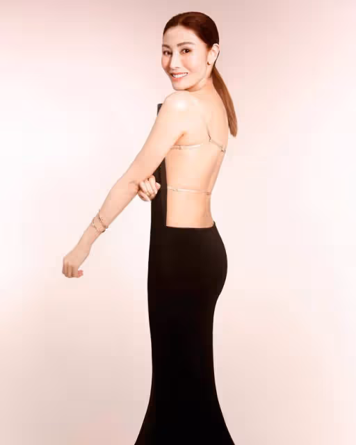 52歲的李嘉欣身材已走樣，在健身房裡積極鍛鍊臀型保持年輕活力