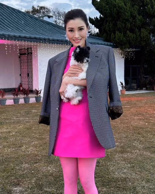 52歲的李嘉欣身材已走樣，在健身房裡積極鍛鍊臀型保持年輕活力