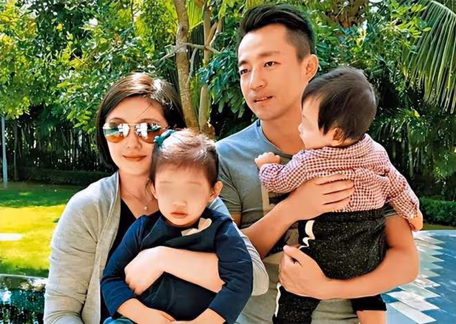 汪小菲與兒女合影照惹爭議:兩個孩子都沒有笑容,很壓抑的樣子