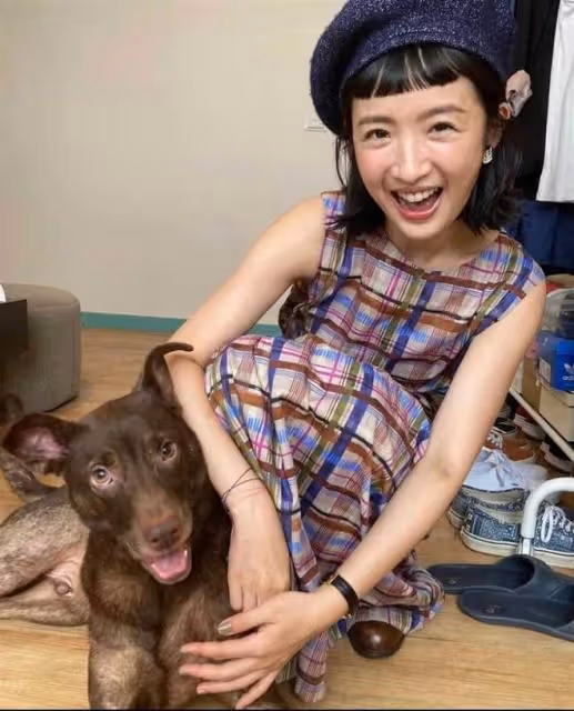 林依晨老公現身,夫妻穿情侶鞋放閃,和公婆全家一起踏青很溫馨