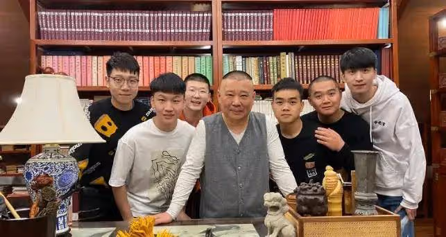 德雲社龍子科學員向郭德綱維權，稱前途被耽誤，網友：又一個叛徒