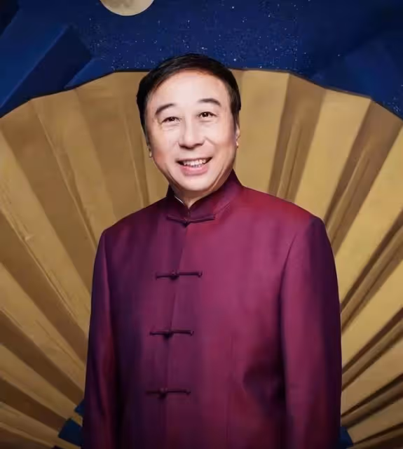 馮鞏當選第九屆曲協主席,與姜昆後台擁抱慶賀,郭德綱無緣入局