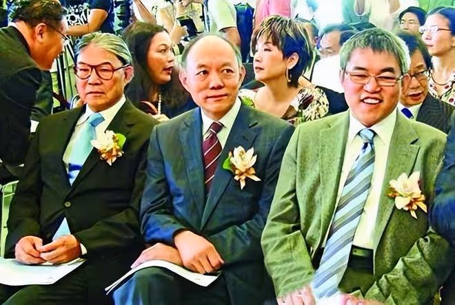霍英東誕辰100周年紀念，霍震霆3兒子為爺爺慶賀，霍啟仁罕見露面