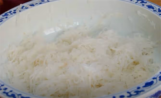 炸丸子家常做法,掌握這個小技巧,保證個個圓溜溜,比買的更香