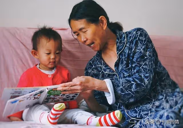 我待女婿如親生,如今過65歲生日,兒子準備鐲子,他空手:沒錢買