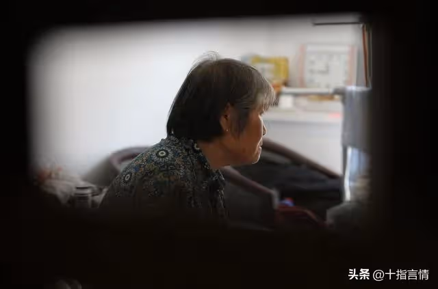 我待女婿如親生,如今過65歲生日,兒子準備鐲子,他空手:沒錢買