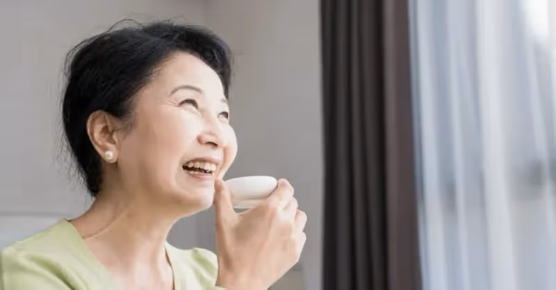 堅持了三十年的不婚，如今64歲的大媽活成了這樣，一番話警醒眾人