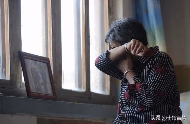 堅持了三十年的不婚,如今64歲的大媽活成了這樣,一番話警醒眾人