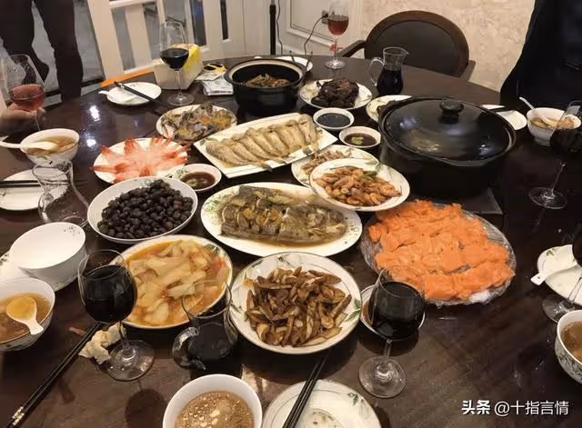 母親過大壽，丈夫故意拖到飯點才進門，看到廚房的東西後我明白了
