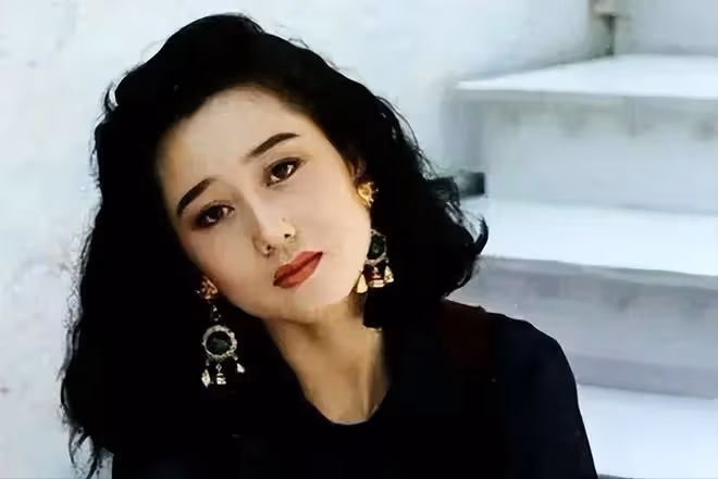李連杰一生都沒有和周潤發合作過，原因是妻子利智曾被他欺負過