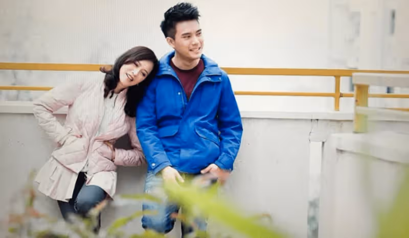 TVB男星設宴！TVB高層珍姐、何麗全都現身！原來爸爸是副總裁