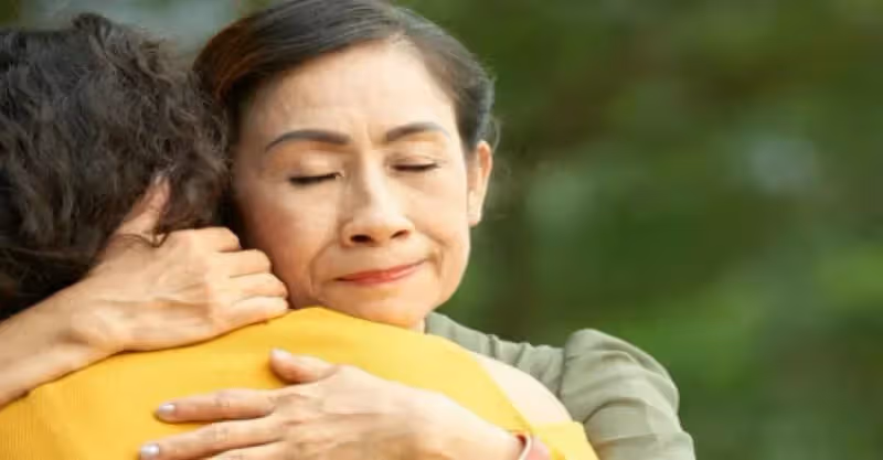 母親節「兒子給我轉帳4萬」還請吃大餐...一看到「他給親家母的東西」我和老伴心都涼了