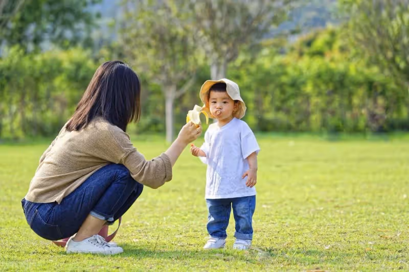 母親節「兒子給我轉帳4萬」還請吃大餐...一看到「他給親家母的東西」我和老伴心都涼了