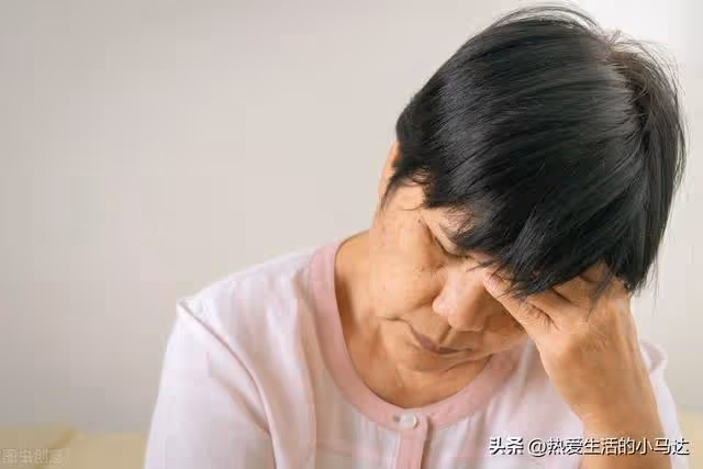 接父母來城裡,住了5天鄰居來投訴了3次,我對他們由同情變成厭惡!